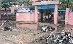 Hai học sinh bị điện giật tử vong trước cổng trường ở Long An: Do sét đánh làm dây điện đứt