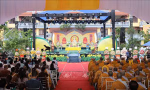 Hàng nghìn người dự Lễ hội thắp sáng tri ân mùa Vu lan báo hiếu 2023