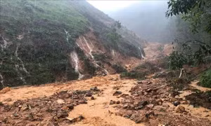 Gia Lai: Sạt lở gây chia cắt giao thông, nhiều khu vực ngập lụt do lũ sông Ba dâng nhanh