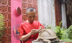 Hà Nội: Nghệ nhân đúc đồng Ngũ Xã trình diễn tại đình Kim Ngân