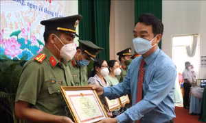 Vĩnh Long: Biểu dương lực lượng tuyến đầu và y tế cơ sở tham gia phòng, chống dịch COVID-19