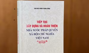 Ra mắt cuốn sách 'Tiếp tục xây dựng và hoàn thiện Nhà nước pháp quyền xã hội chủ nghĩa Việt Nam'