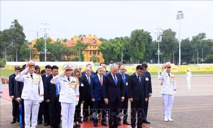 Chủ tịch Duma Quốc gia Nga vào Lăng viếng Chủ tịch Hồ Chí Minh 
