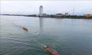 Sôi nổi Lễ hội đua thuyền truyền thống trên sông Nhật Lệ năm 2022