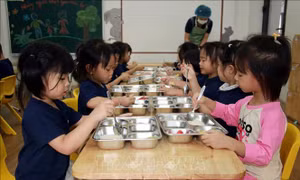 Giám sát bếp ăn tập thể trong trường học, vì sức khỏe học sinh