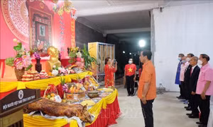 Kiều bào Udon Thani (Thái Lan) dâng hương tưởng nhớ Chủ tịch Hồ Chí Minh