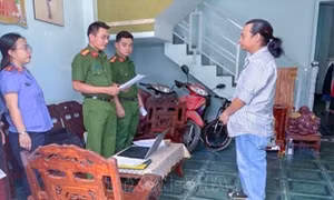 Chủ tiệm giày dép ở Cần Thơ bị khởi tố vì bán hơn 1.500 sản phẩm giả mạo nhãn hiệu
