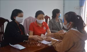 Đắk Lắk: Trao quà hỗ trợ cho lao động từ vùng dịch trở về địa phương
