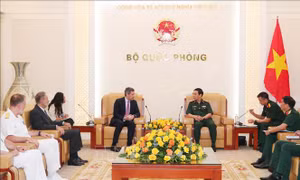 Đại tướng Phan Văn Giang tiếp Quốc vụ khanh Quốc phòng Italy