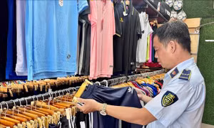 Chống buôn lậu, hàng giả - cuộc 'tổng vệ sinh' cần lặp lại mỗi ngày