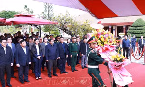 Thủ tướng dâng hương tưởng nhớ Thủ tướng Phạm Văn Đồng tại Quảng Ngãi 