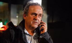 Cựu Chủ tịch UEFA M. Platini khởi kiện đòi bồi thường tiền lương trả muộn