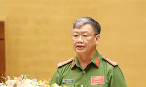 Lập nhiều thành tích, chiến công, thực hiện tốt 6 điều Bác Hồ dạy Công an nhân dân 