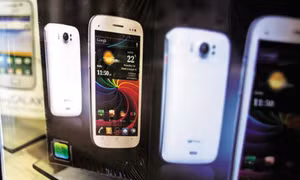 Điện thoại phổ thông đang lấn lướt smartphone trên thị trường toàn cầu