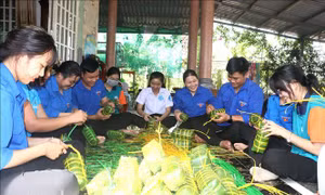 Tuổi trẻ Vĩnh Long hướng về biển đảo quê hương