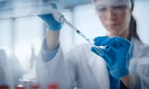 Đột phá mới mở đường cho liệu pháp gene điều trị bệnh xơ cứng teo cơ một bên