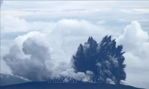 Indonesia khuyến cáo về nguy cơ sóng thần do núi lửa Anak Krakatau