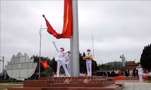  Lễ thượng cờ và khánh thành cột cờ Tổ quốc trên đảo Cô Tô