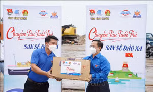 'Chuyến tàu Tuổi trẻ - San sẻ đảo xa' tiếp sức cho huyện đảo Phú Quý chống dịch