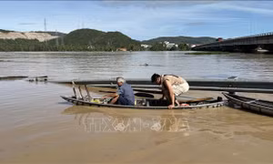 Nước sông Kỳ Lộ (Đắk Lắk) dâng cao gây ngập lụt, chia cắt giao thông