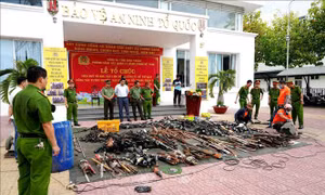 Tiêu hủy hàng nghìn loại vũ khí, công cụ hỗ trợ và pháo