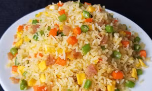 Cơm chiên Dương Châu nghi gây ngộ độc cho 63 học sinh ở Cà Mau