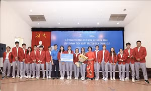Trao thưởng cho Đội tuyển Điền kinh lập thành tích xuất sắc tại SEA Games 32