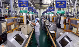 Khắc phục nguy cơ thiếu hụt lao động cục bộ ở một số ngành, vùng