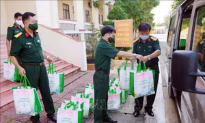 Hỗ trợ hàng ngàn phần quà cho người dân vùng dịch ở Sóc Trăng