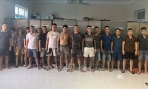Triệt phá ổ nhóm đánh bạc trên sông Hồng