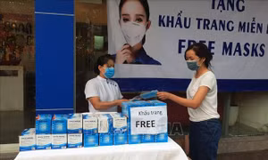 Người nước ngoài tại Việt Nam nỗ lực tham gia phòng, chống dịch COVID-19