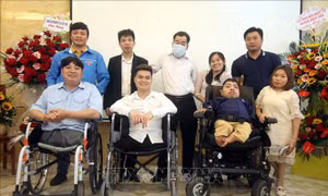 Khởi động chương trình và cuộc thi viết 'Tỏa sáng nghị lực Việt'