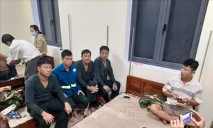 Thừa Thiên-Huế: 6 thuyền viên còn lại trên tàu bị chìm đã vào bờ an toàn
