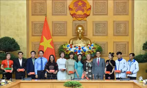 Phó Thủ tướng Vũ Đức Đam: Càng những nơi khó khăn, càng phải đầu tư cho giáo dục