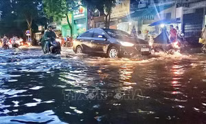 TP Hồ Chí Minh ngập nặng sau cơn mưa lớn trong đêm