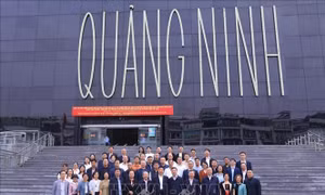 Đoàn đại biểu Chính hiệp Trung Quốc tham quan Vịnh Hạ Long và Bảo tàng Quảng Ninh