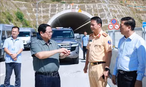 Thủ tướng kiểm tra công trình giao thông trọng điểm từ Quảng Ngãi đến Khánh Hoà