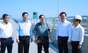 Thủ tướng Phạm Minh Chính kiểm tra các dự án giao thông tại khu vực miền Trung