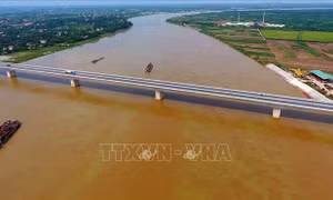 Xây dựng cầu qua sông có đê phải bảo đảm thoát lũ