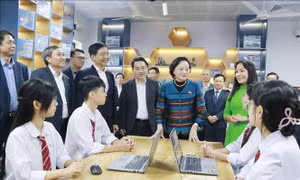 Phó Thủ tướng Phạm Thị Thanh Trà: Phòng học STEM giúp 'học đi đôi với hành'