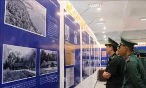 Khai mạc triển lãm 'Hồ Chí Minh - Chân dung một con người'