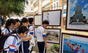 Xây dựng con người Việt Nam phát triển toàn diện - Bài 3: Đổi mới giáo dục đạo đức, lối sống cho thế hệ trẻ
