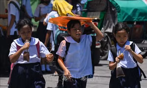 Nắng nóng lên tới 50 độ C ảnh hưởng đến hàng triệu học sinh Philippines