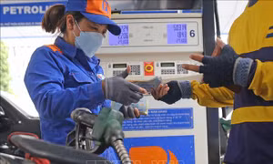 Hà Nội: Petrolimex tăng thời gian bán xăng dầu để phục vụ người tiêu dùng