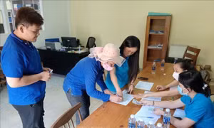Công ty Hoàng Sinh cam kết chi trả 2 tháng lương còn nợ trong tháng 10