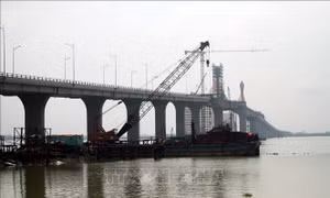 Gỡ khó để hoàn thành cầu Cửa Hội nối Nghệ An - Hà Tĩnh