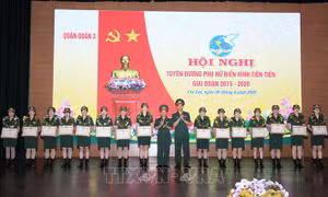 Tuyên dương phụ nữ điển hình tiên tiến Quân đoàn 3