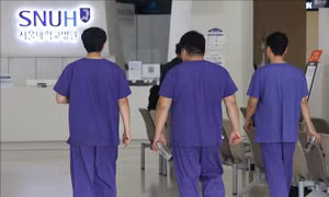 Công đoàn ngành y tế Hàn Quốc kêu gọi đình công yêu cầu tăng lương