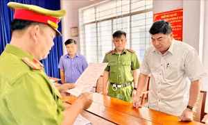 Khai trừ ra khỏi Đảng hai nguyên Phó Chủ tịch UBND thành phố Long Xuyên