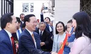 Chủ tịch nước thăm cộng đồng người Việt và Đại sứ quán Việt Nam tại Anh